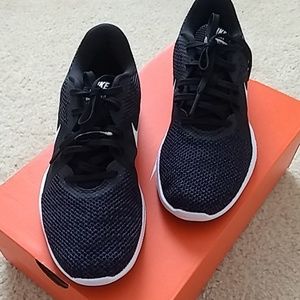 New women's Nike Flex Trainer shoes size 7.5